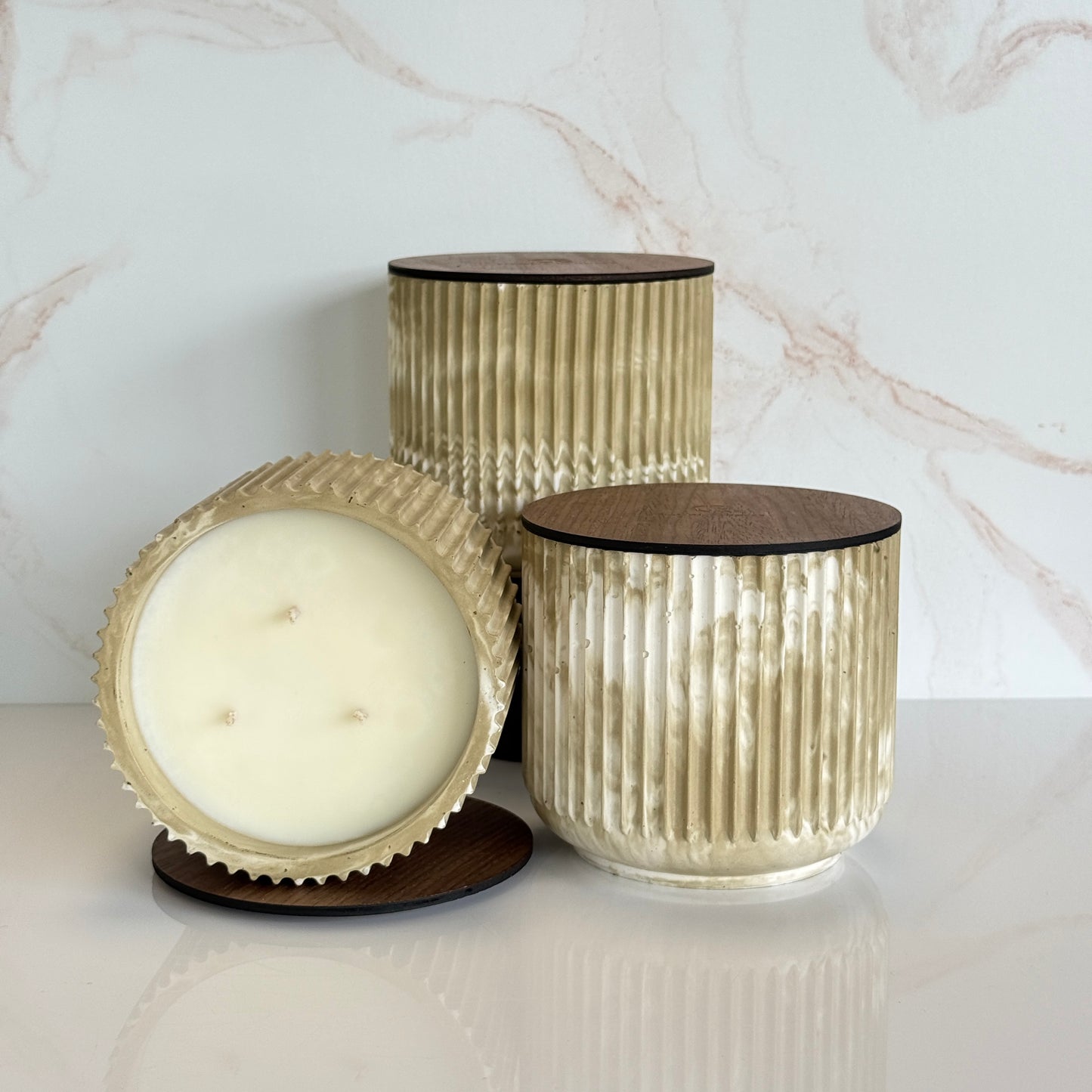 20oz Candle - Olive/white