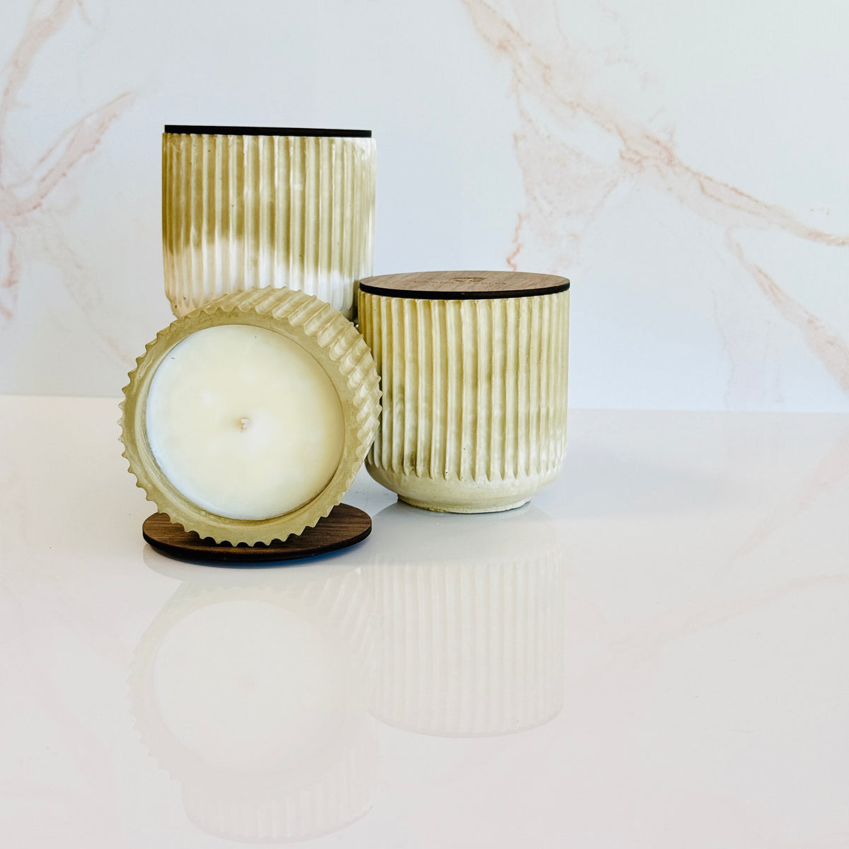9.5 oz Ribbed Candle - Olive/white